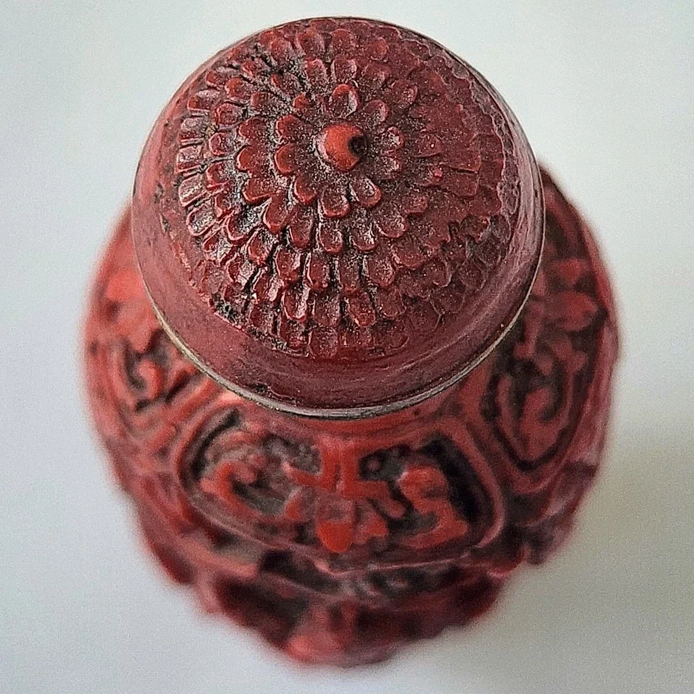 Antique Chinese‎ Cinnabar Carved Snuff Bottle with Stopper Fine Art Intricate OG